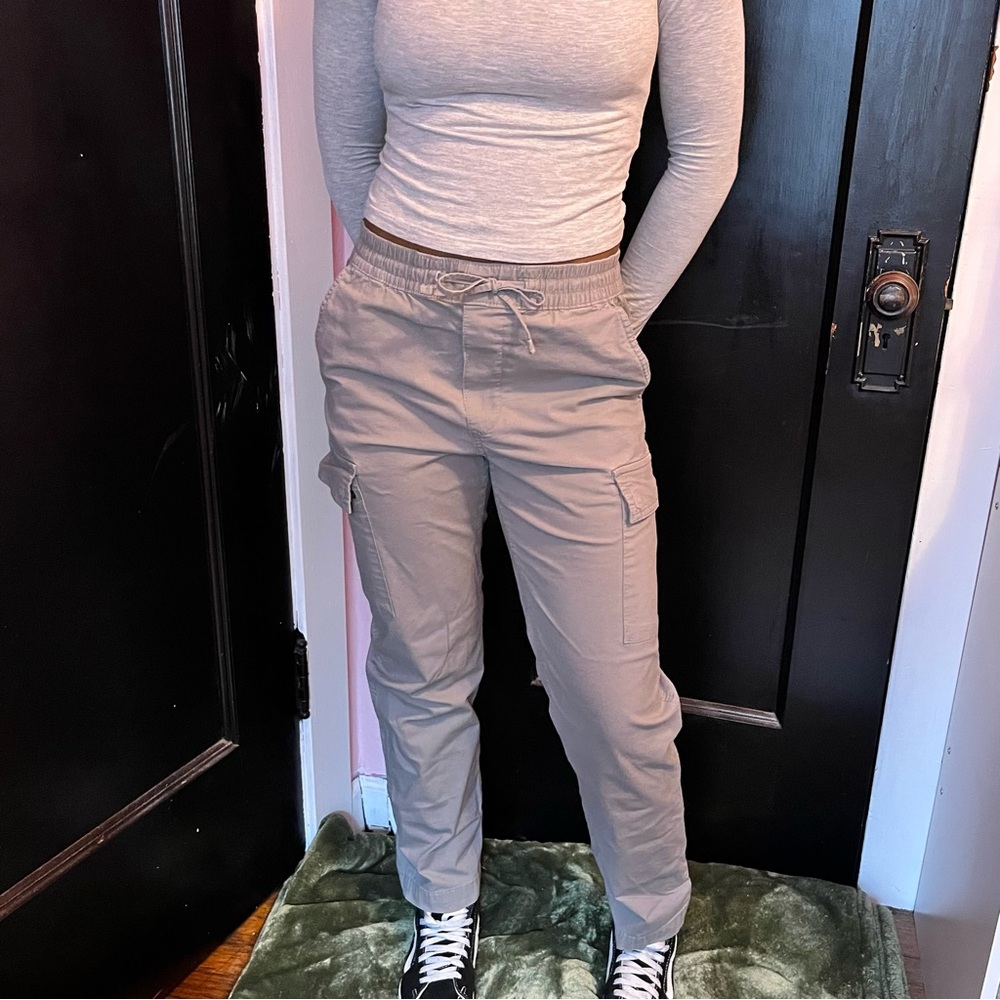 H&M light gray straight leg slim fit cargo pants